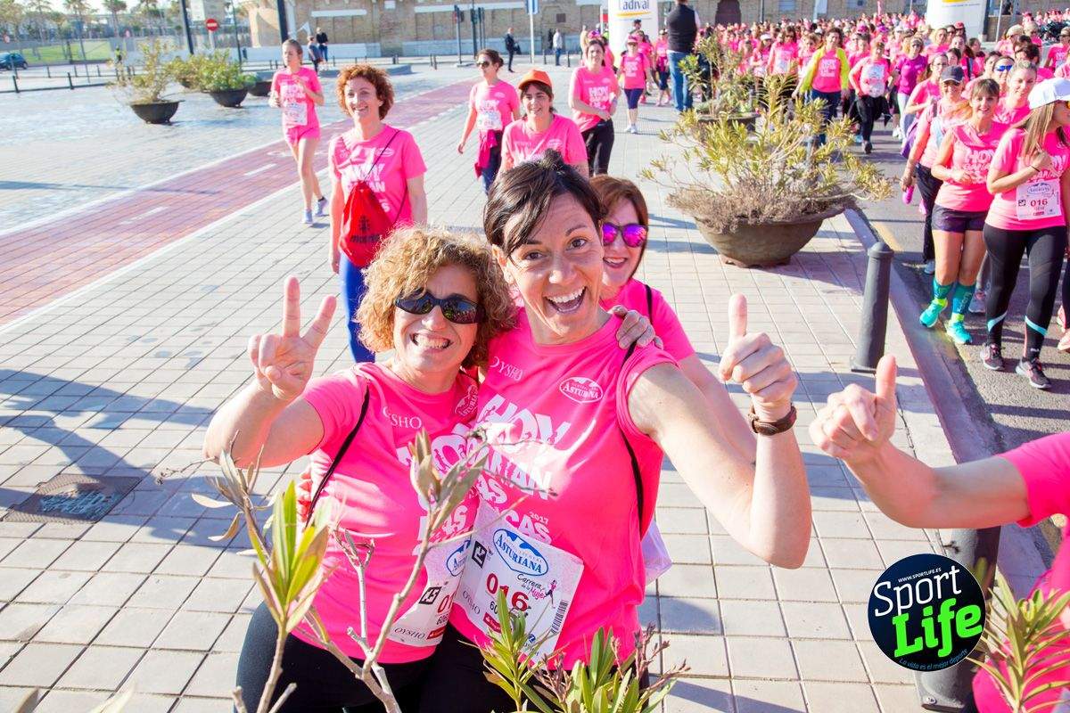 Las mejores fotos de ambiente durante la Carrera de la Mujer de Valencia