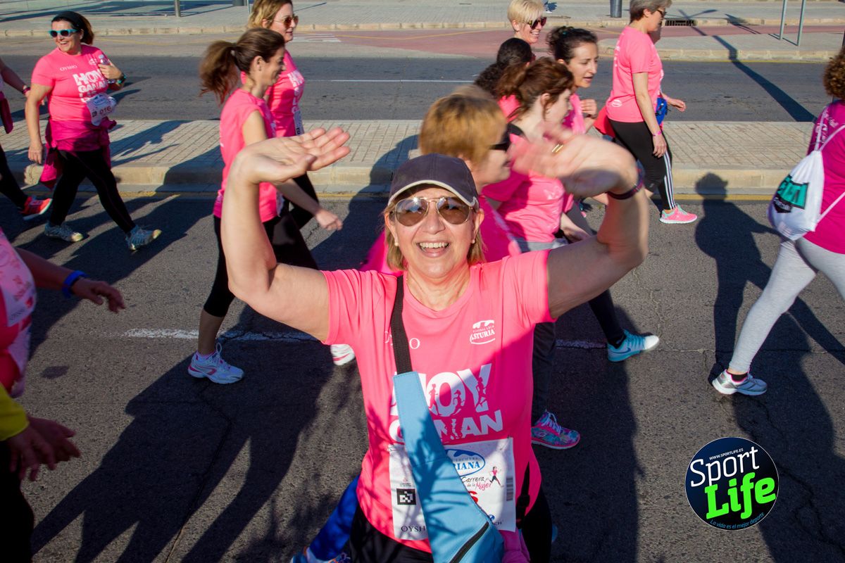 Las mejores fotos de ambiente durante la Carrera de la Mujer de Valencia