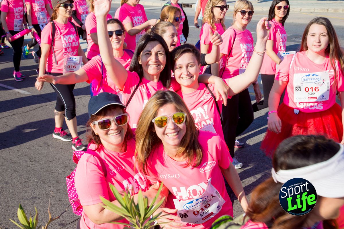 Las mejores fotos de ambiente durante la Carrera de la Mujer de Valencia