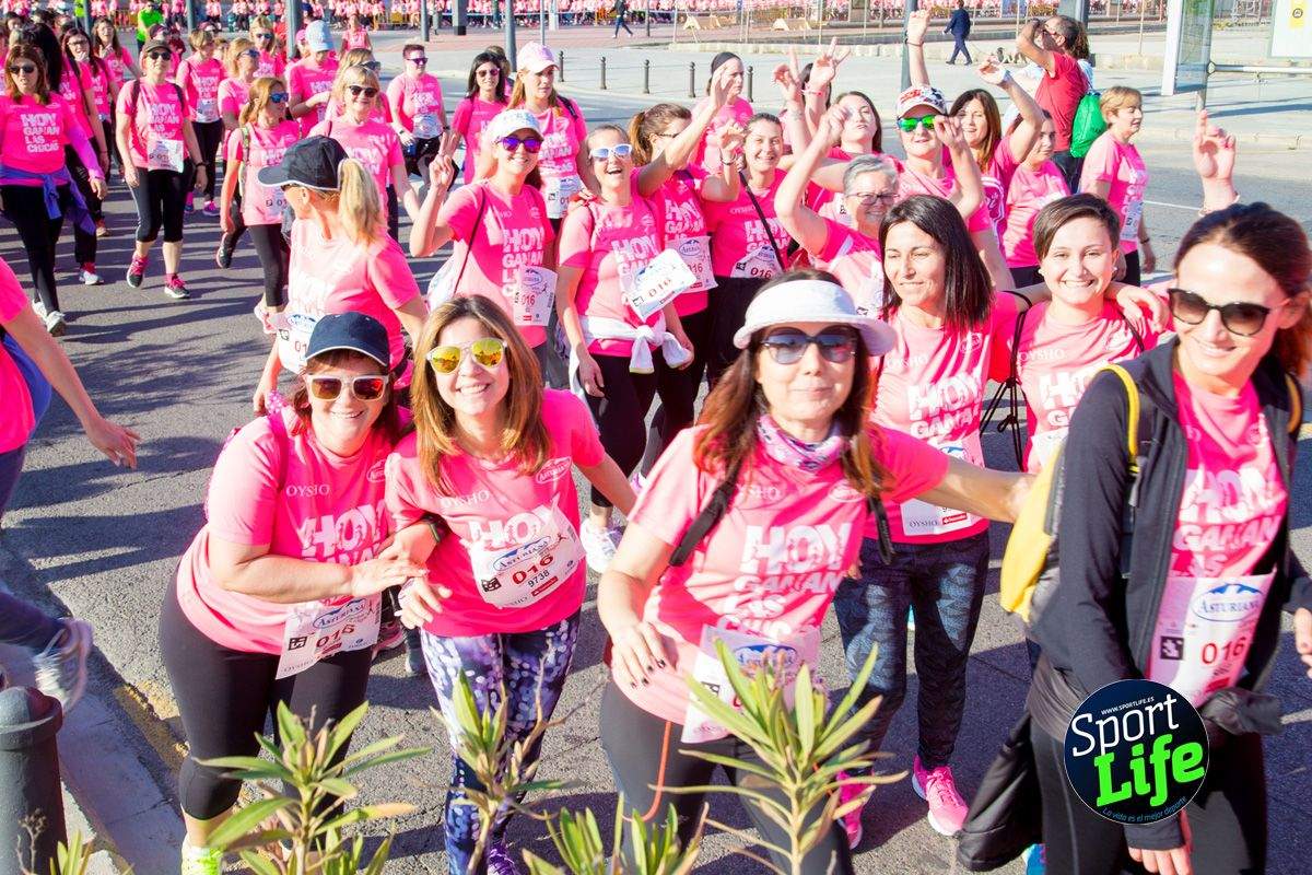 Las mejores fotos de ambiente durante la Carrera de la Mujer de Valencia