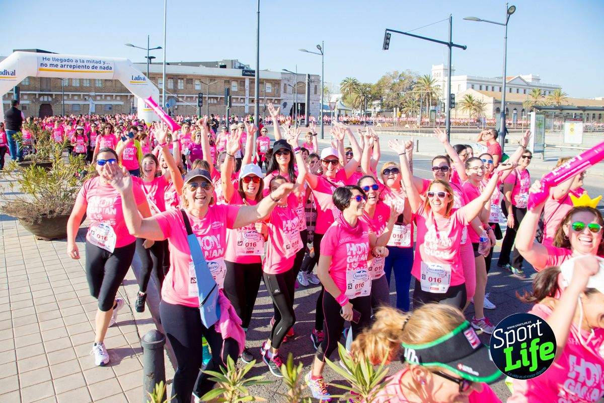 Las mejores fotos de ambiente durante la Carrera de la Mujer de Valencia