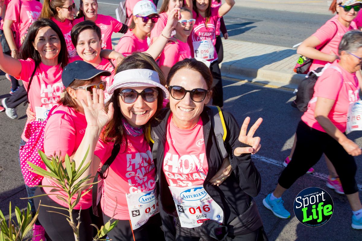 Las mejores fotos de ambiente durante la Carrera de la Mujer de Valencia