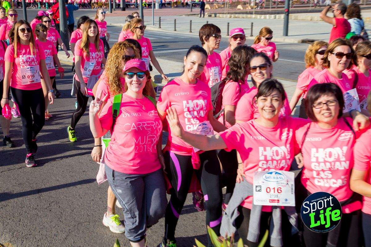 Las mejores fotos de ambiente durante la Carrera de la Mujer de Valencia