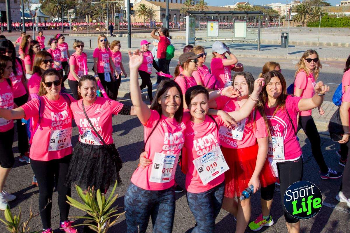 Las mejores fotos de ambiente durante la Carrera de la Mujer de Valencia