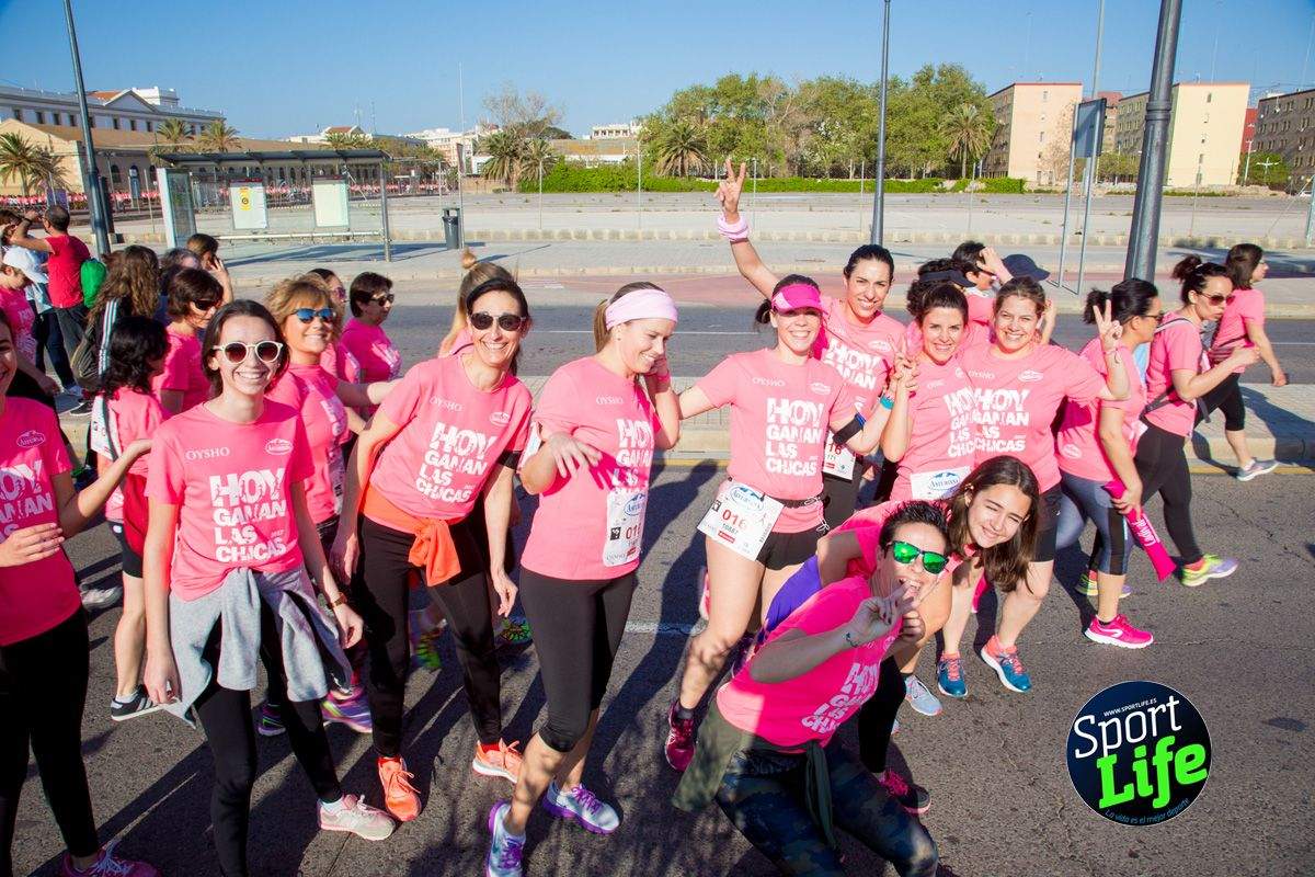 Las mejores fotos de ambiente durante la Carrera de la Mujer de Valencia