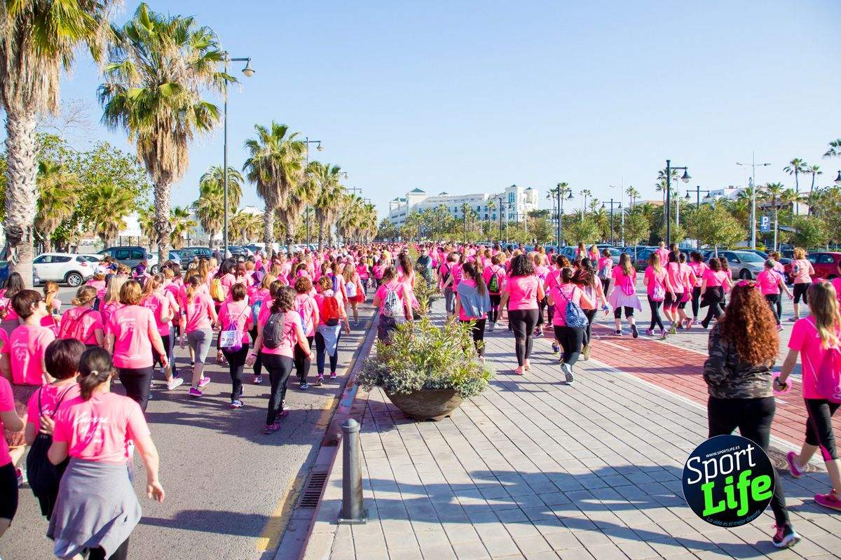 Las mejores fotos de ambiente durante la Carrera de la Mujer de Valencia