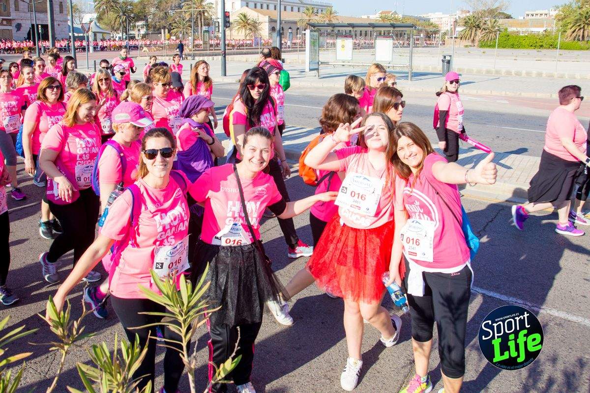Las mejores fotos de ambiente durante la Carrera de la Mujer de Valencia