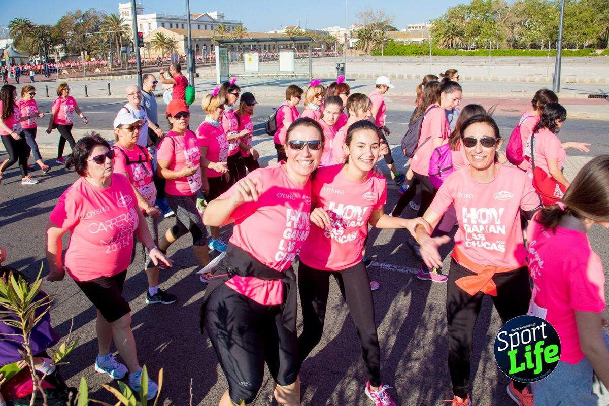 Las mejores fotos de ambiente durante la Carrera de la Mujer de Valencia