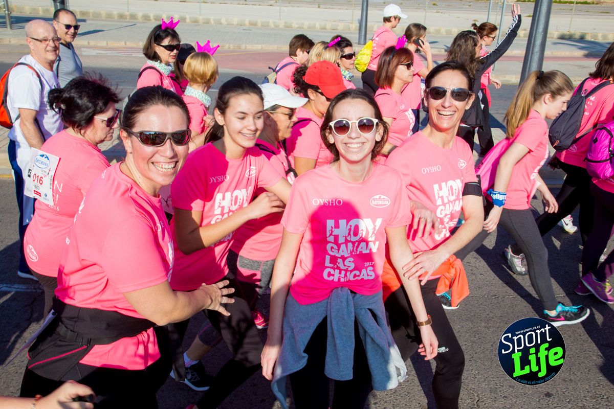 Las mejores fotos de ambiente durante la Carrera de la Mujer de Valencia