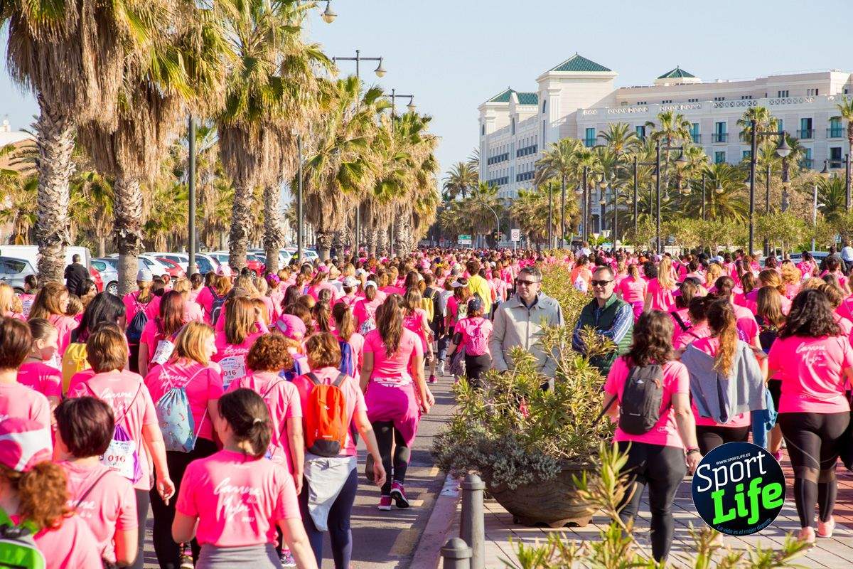 Las mejores fotos de ambiente durante la Carrera de la Mujer de Valencia