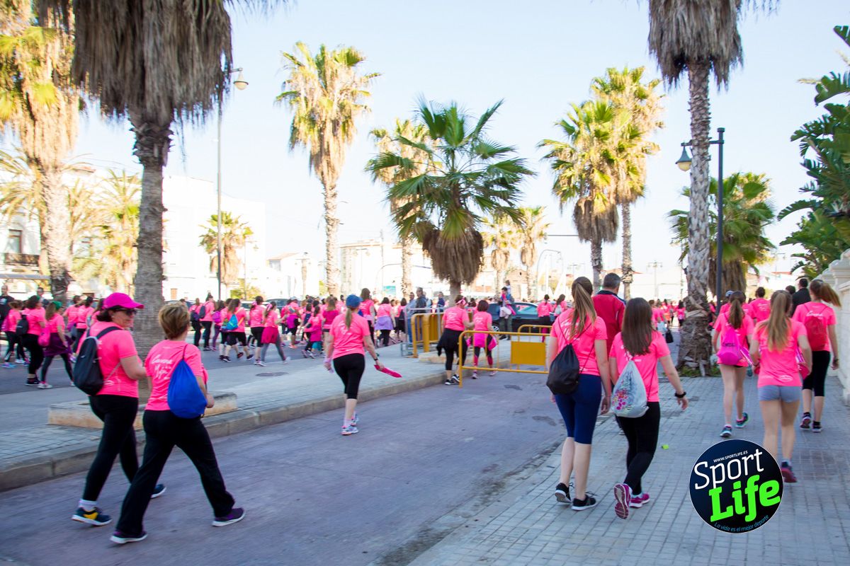 Las mejores fotos de ambiente durante la Carrera de la Mujer de Valencia