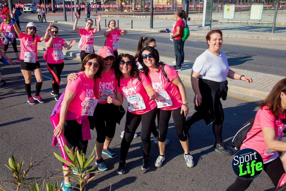 Las mejores fotos de ambiente durante la Carrera de la Mujer de Valencia