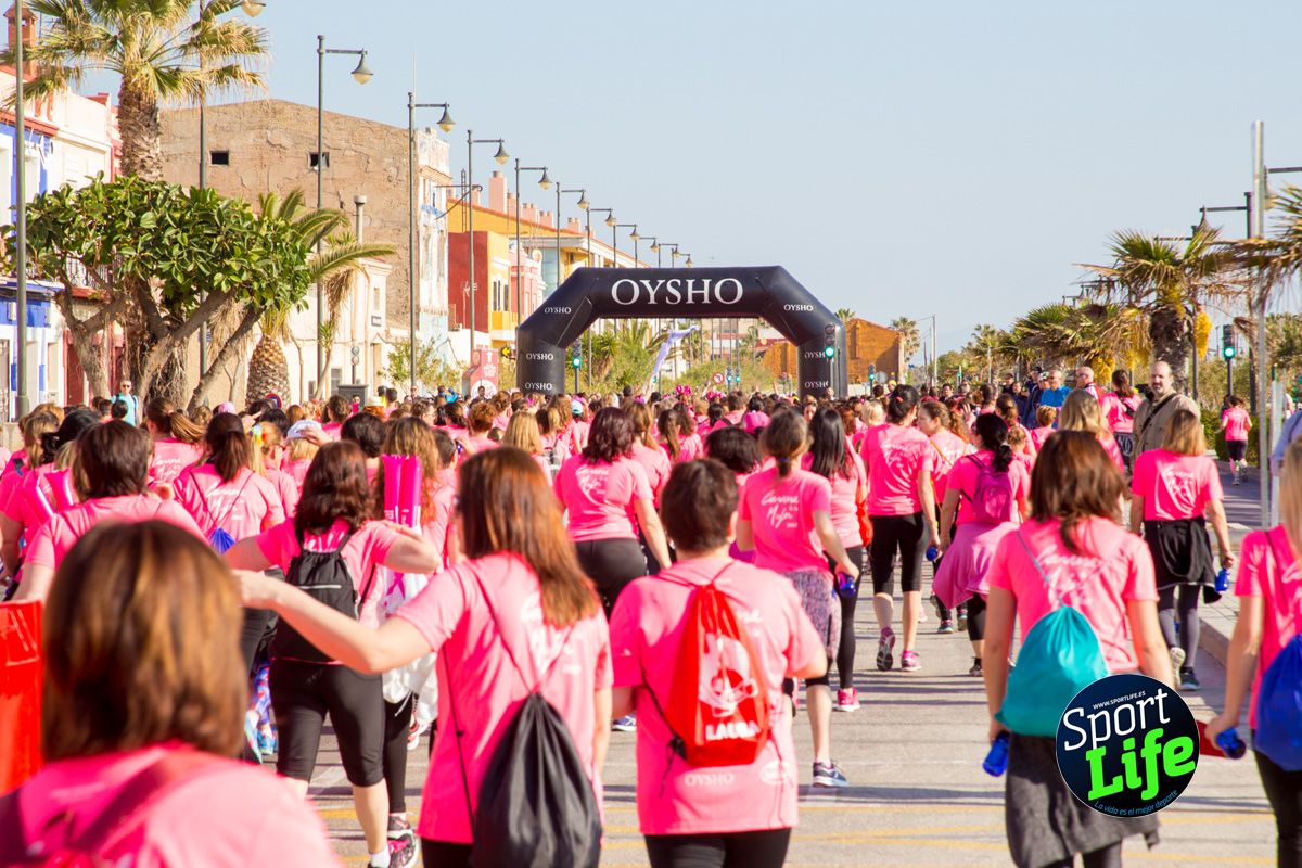 Las mejores fotos de ambiente durante la Carrera de la Mujer de Valencia