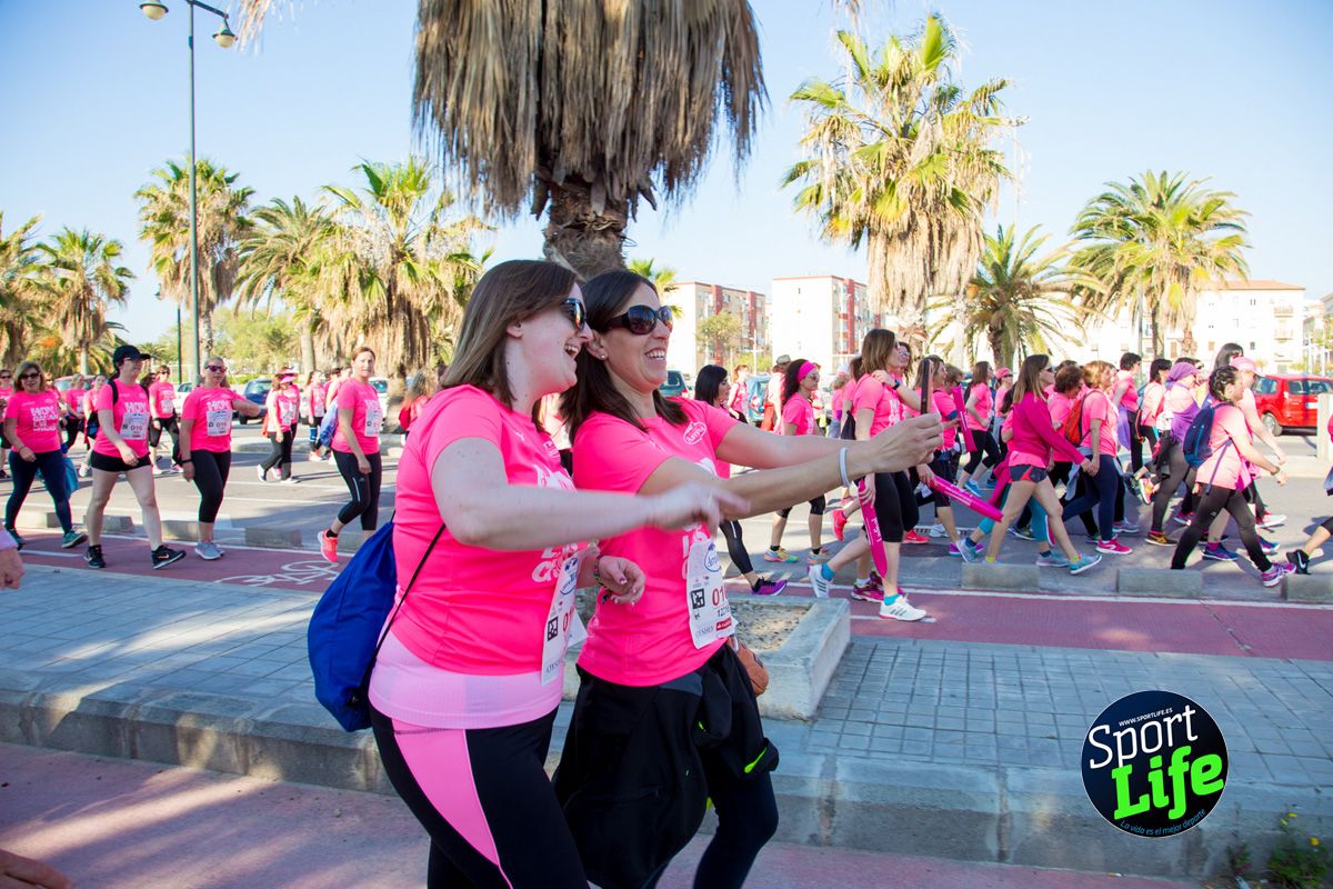 Las mejores fotos de ambiente durante la Carrera de la Mujer de Valencia