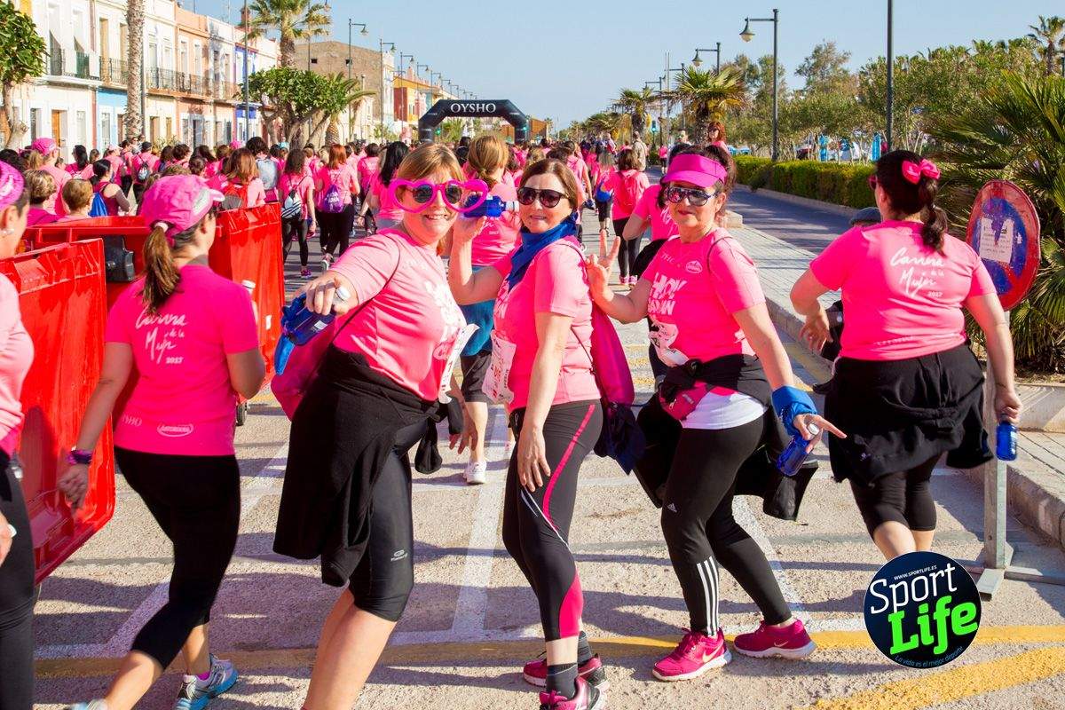 Las mejores fotos de ambiente durante la Carrera de la Mujer de Valencia