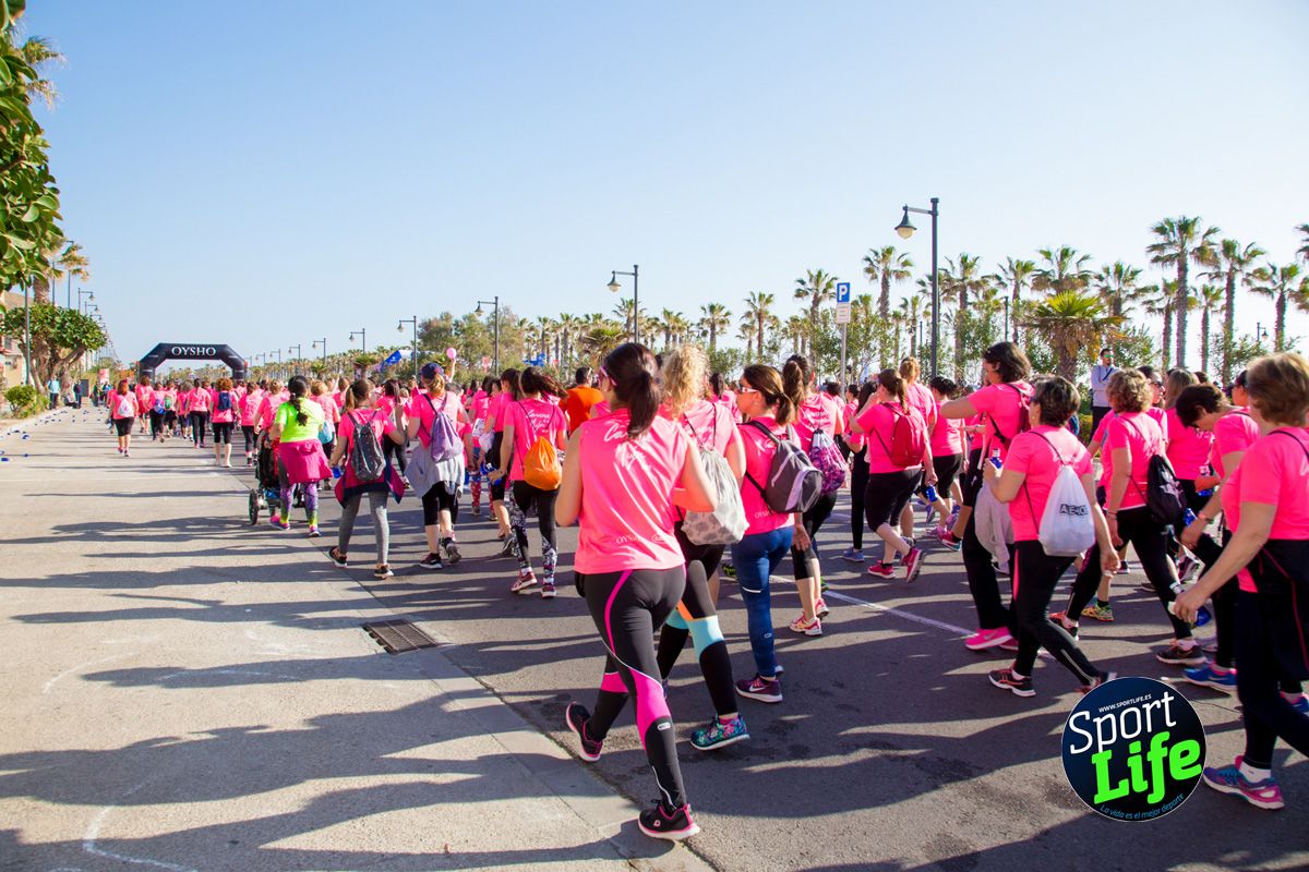 Las mejores fotos de ambiente durante la Carrera de la Mujer de Valencia