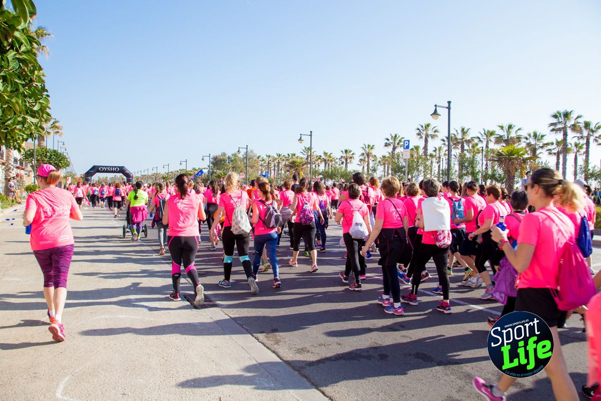 Las mejores fotos de ambiente durante la Carrera de la Mujer de Valencia