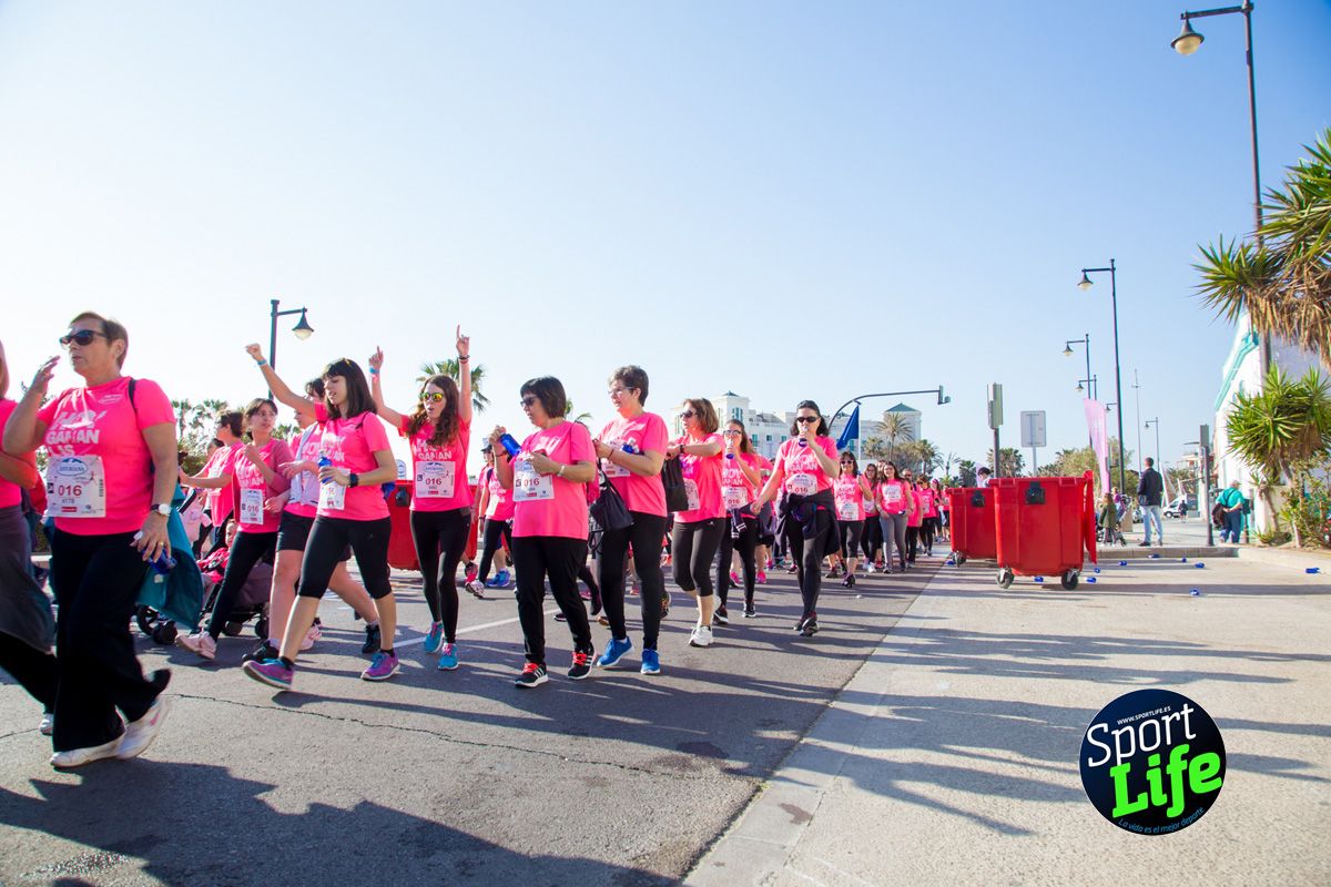 Las mejores fotos de ambiente durante la Carrera de la Mujer de Valencia