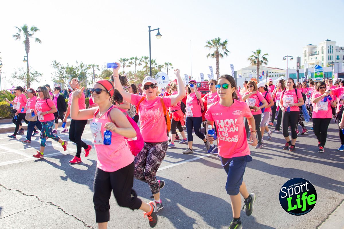 Las mejores fotos de ambiente durante la Carrera de la Mujer de Valencia