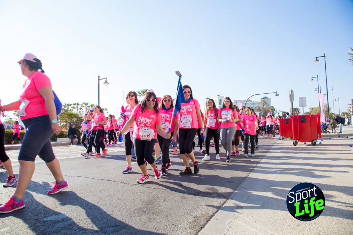Las mejores fotos de ambiente durante la Carrera de la Mujer de Valencia