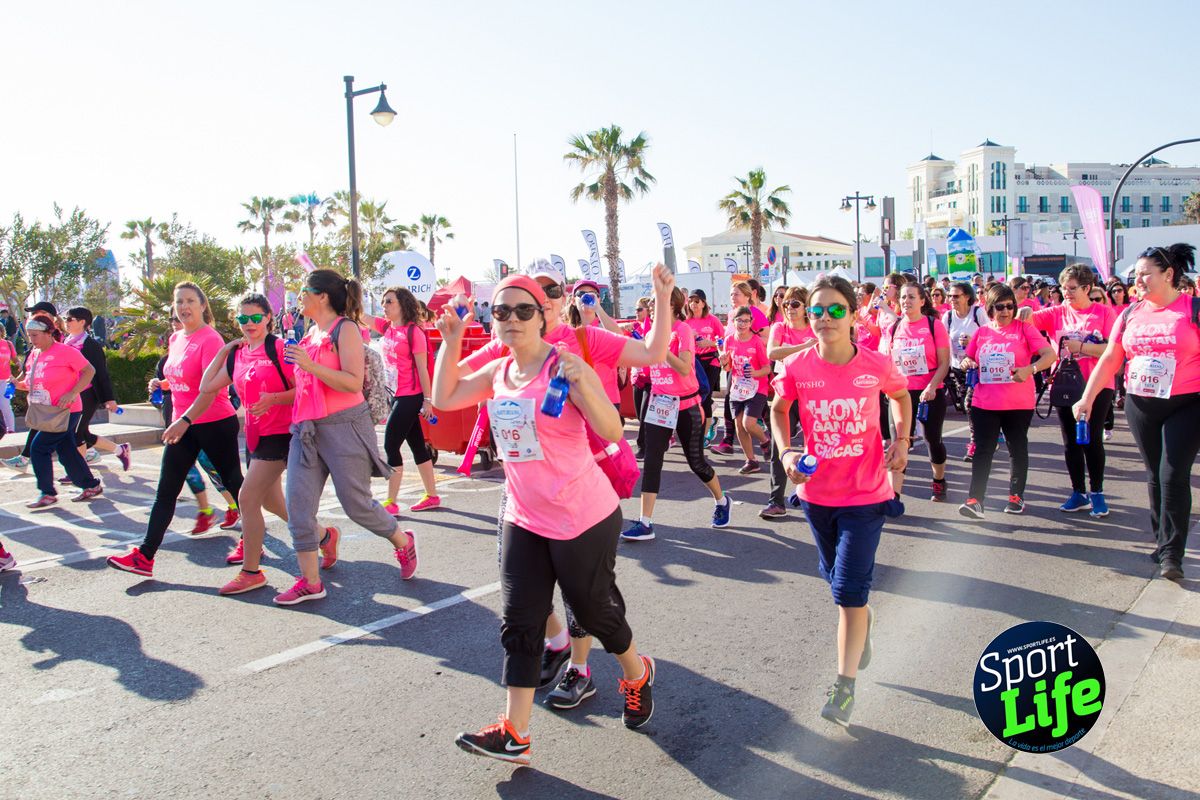Las mejores fotos de ambiente durante la Carrera de la Mujer de Valencia