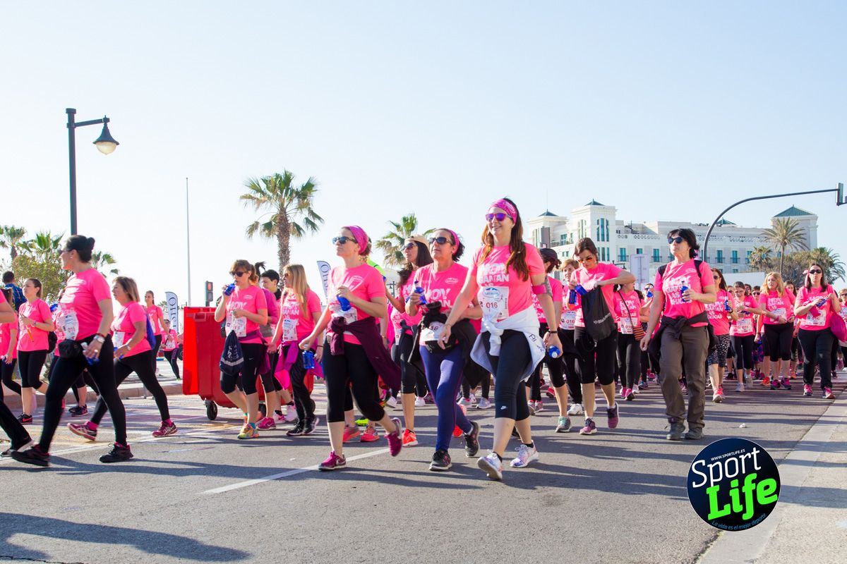 Las mejores fotos de ambiente durante la Carrera de la Mujer de Valencia