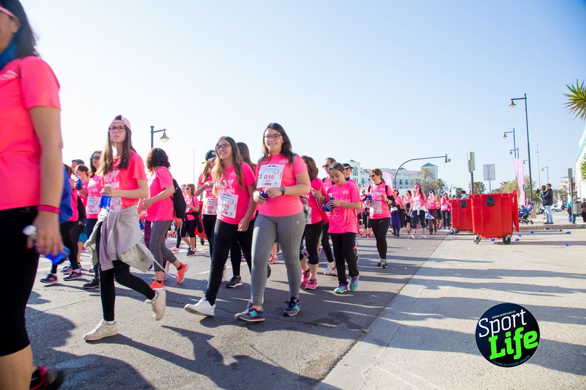 Las mejores fotos de ambiente durante la Carrera de la Mujer de Valencia