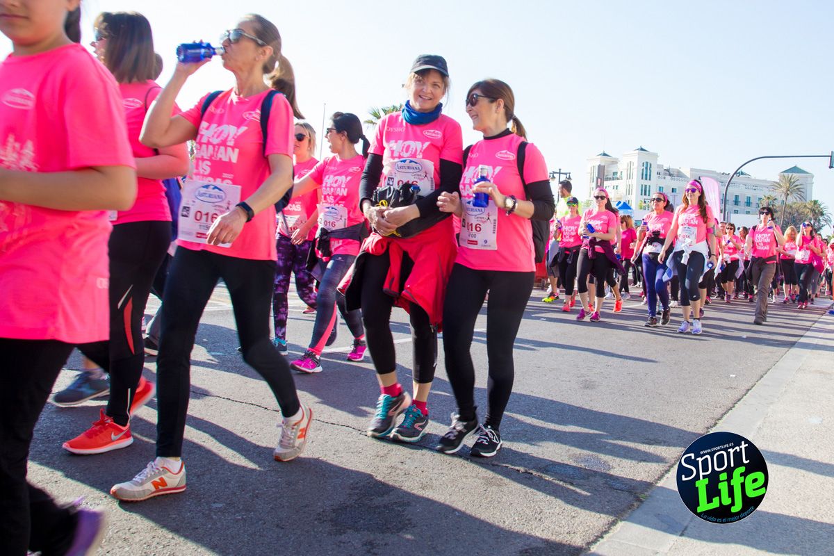 Las mejores fotos de ambiente durante la Carrera de la Mujer de Valencia