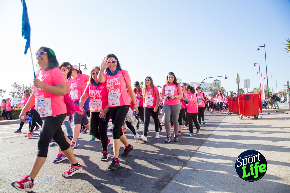 Las mejores fotos de ambiente durante la Carrera de la Mujer de Valencia