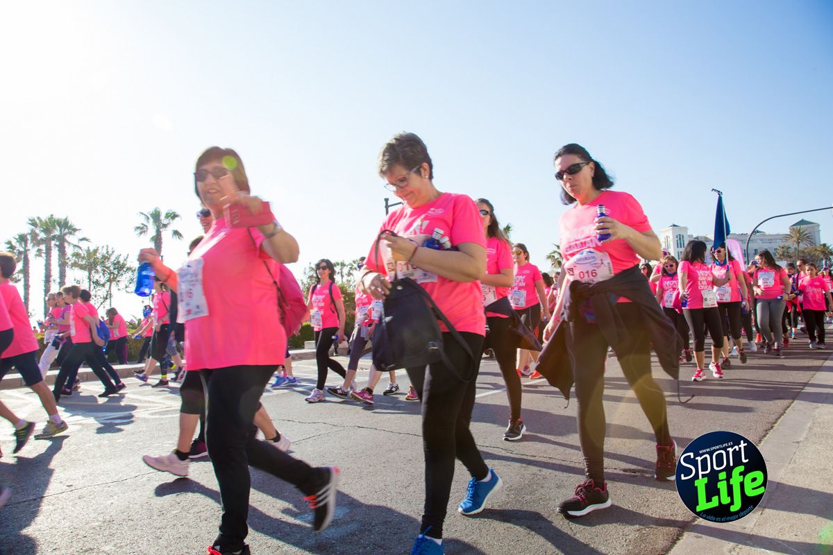 Las mejores fotos de ambiente durante la Carrera de la Mujer de Valencia