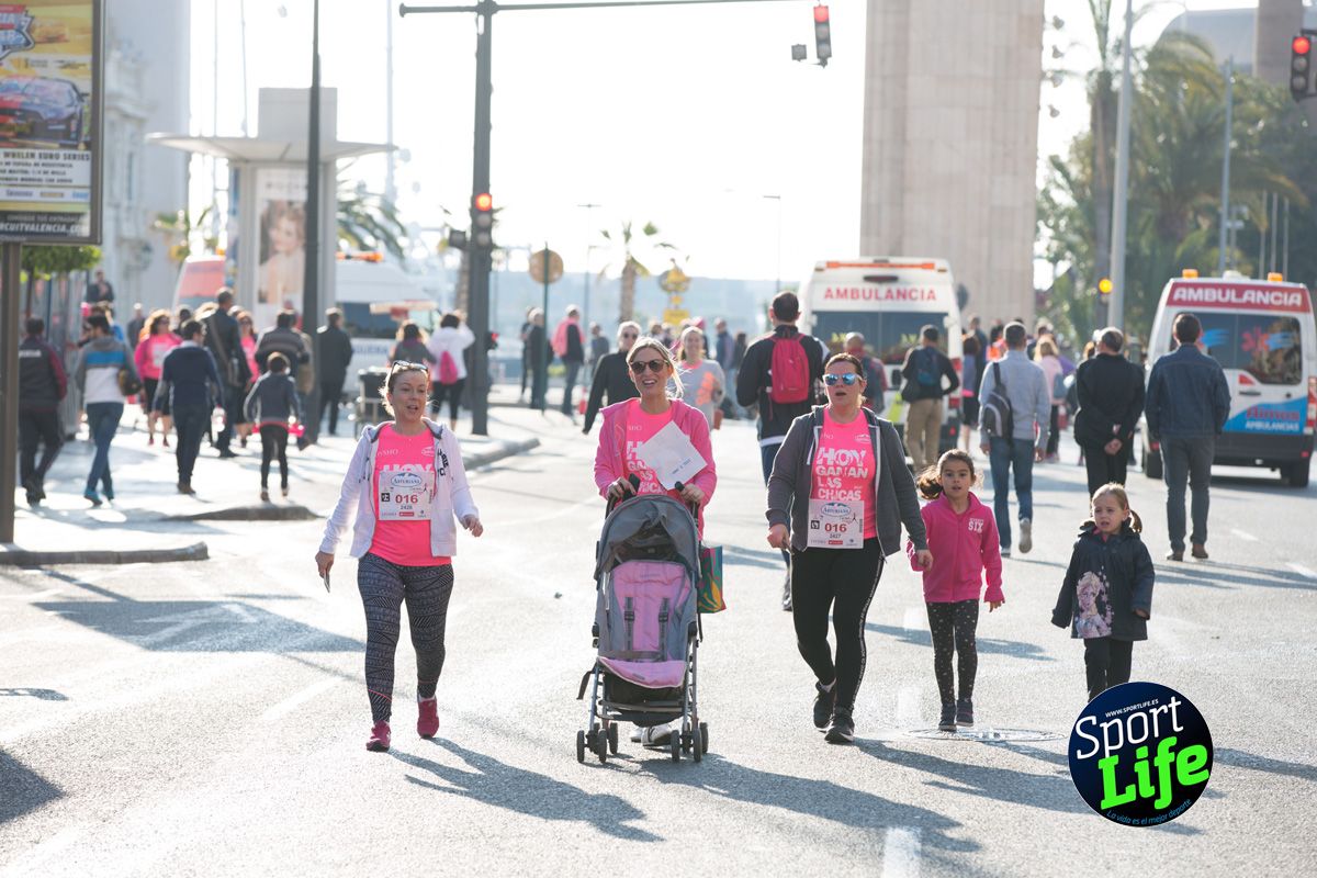 La salida de la Carrera de la Mujer de Valencia en imágenes