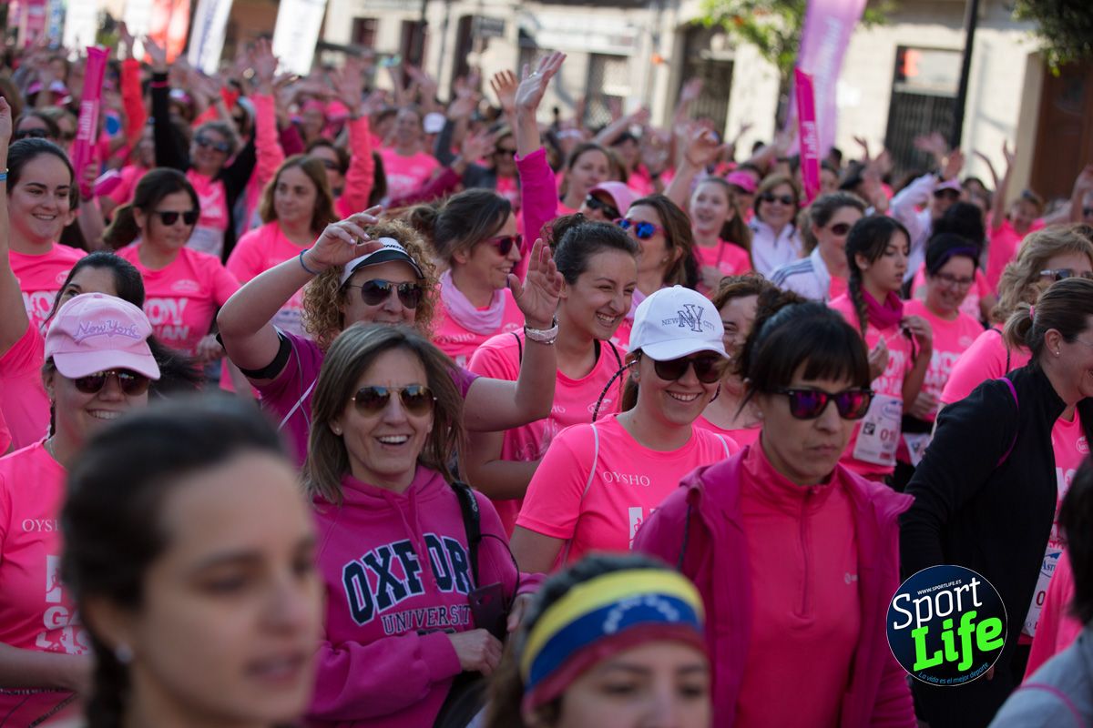 La salida de la Carrera de la Mujer de Valencia en imágenes