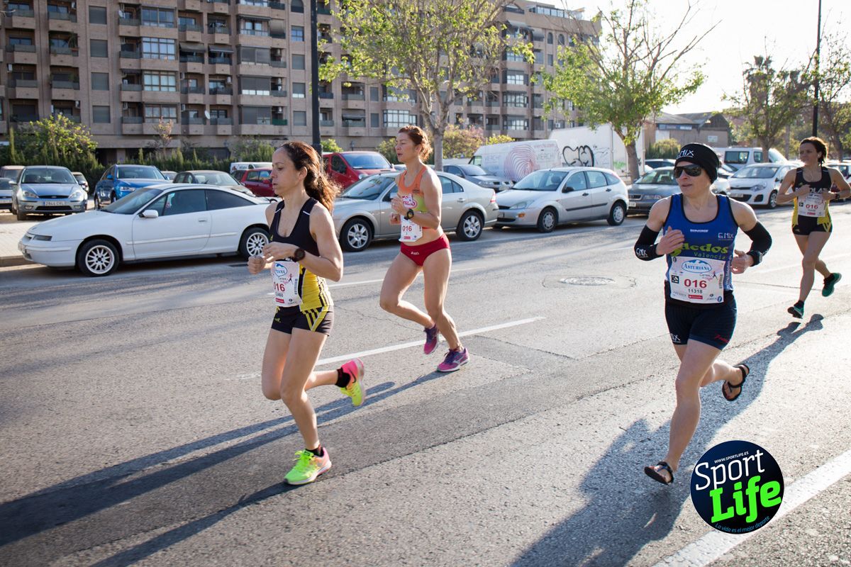 Los primeros momentos de la prueba de la Carrera de la Mujer de Valencia