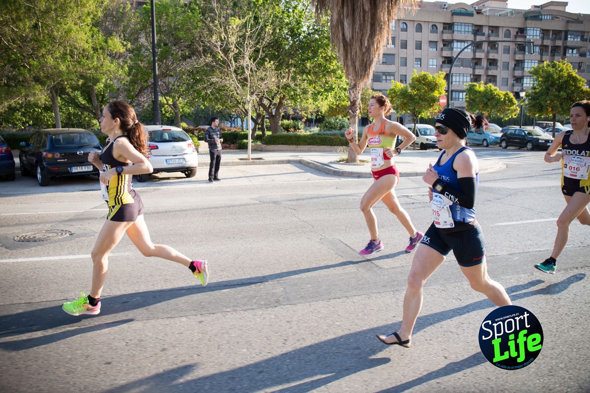 Los primeros momentos de la prueba de la Carrera de la Mujer de Valencia