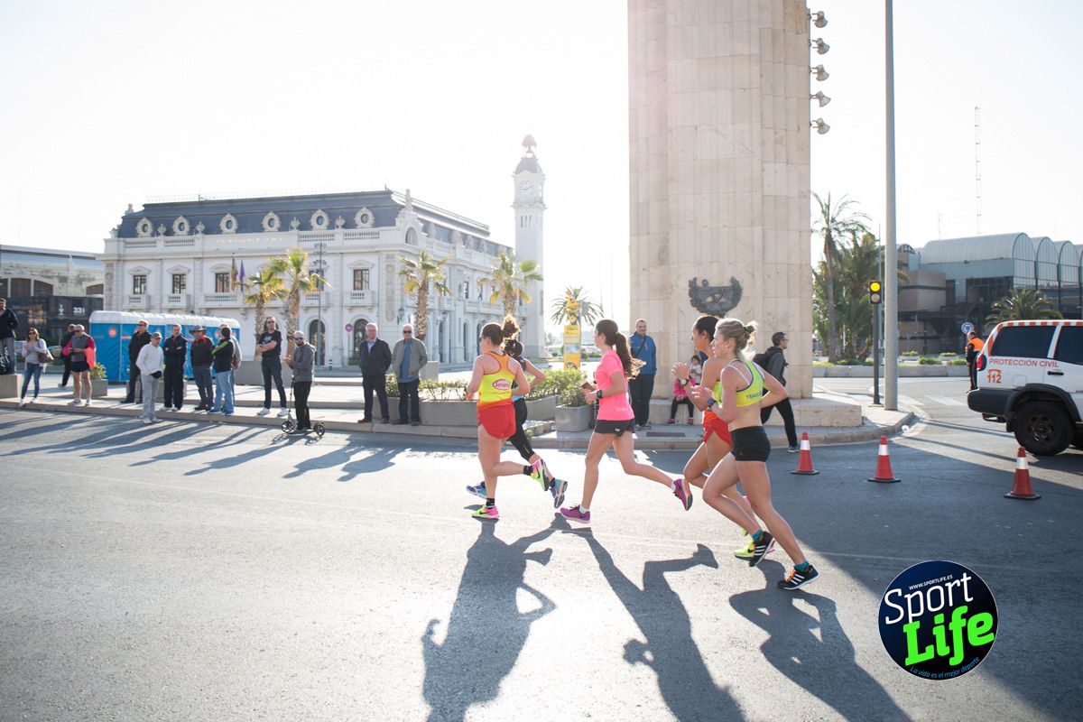 Los primeros momentos de la prueba de la Carrera de la Mujer de Valencia