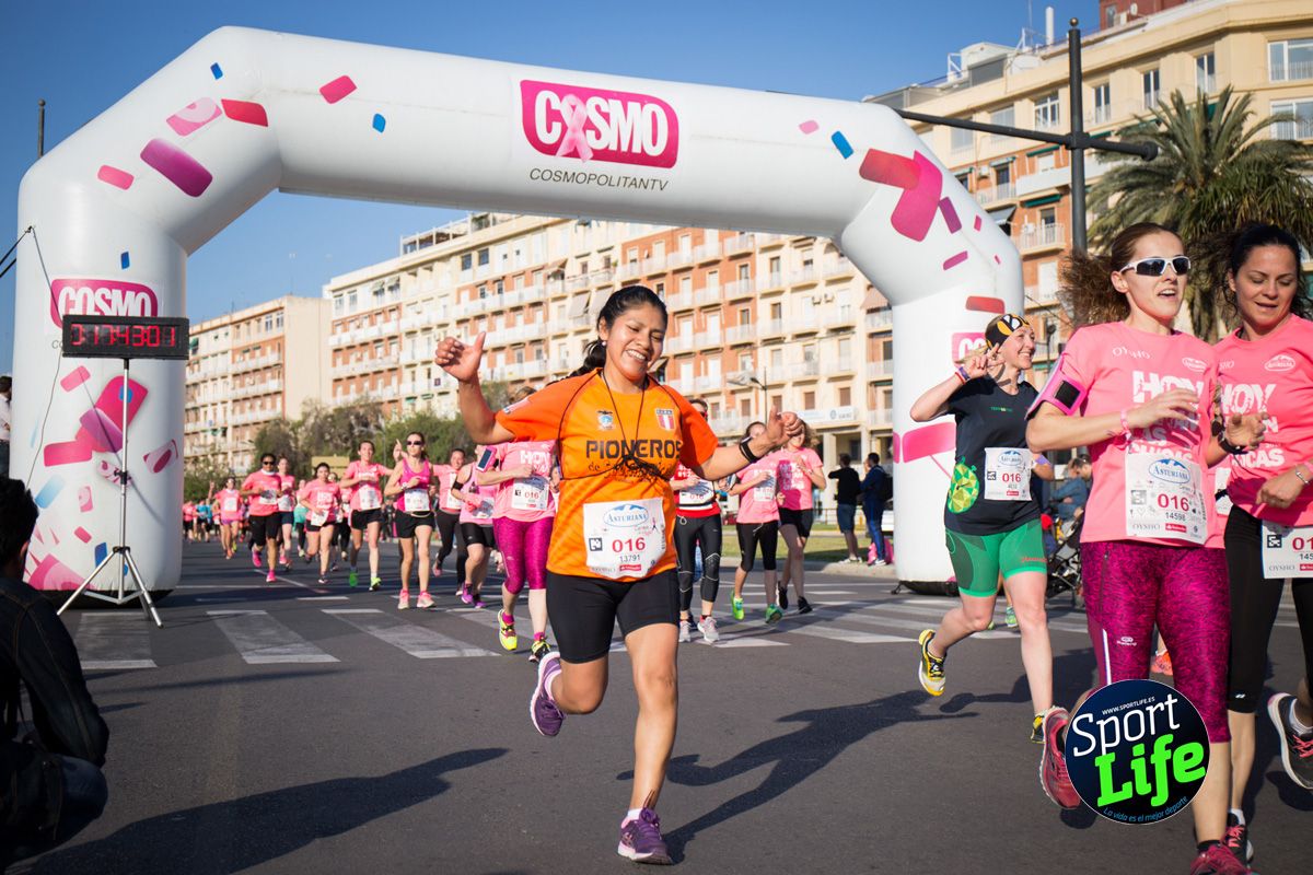 Los primeros momentos de la prueba de la Carrera de la Mujer de Valencia