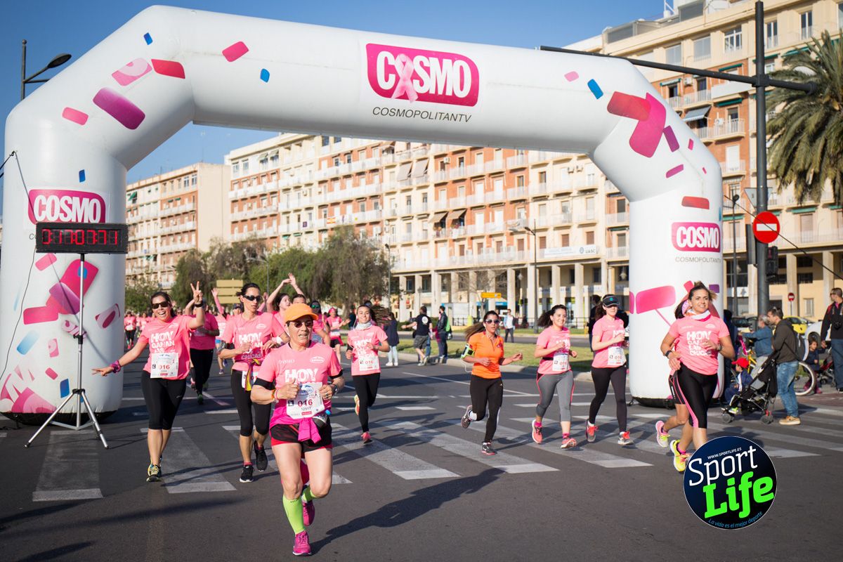 Los primeros momentos de la prueba de la Carrera de la Mujer de Valencia