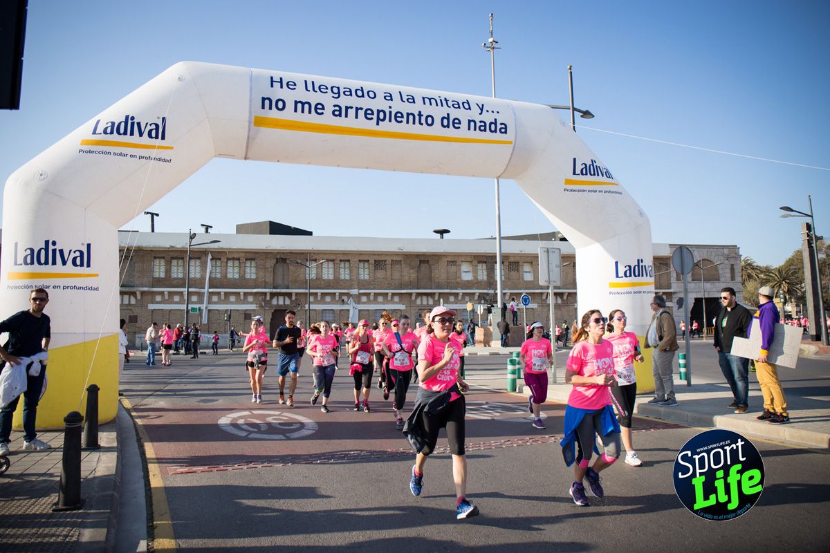 Los primeros momentos de la prueba de la Carrera de la Mujer de Valencia