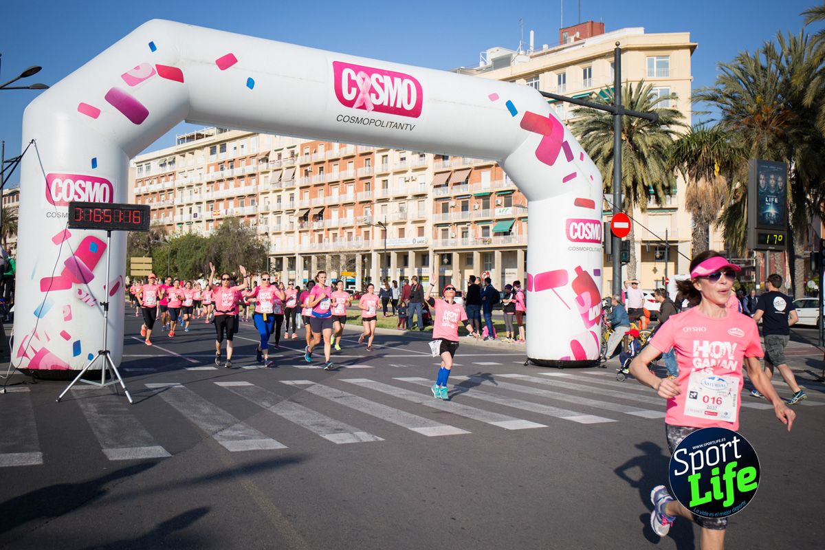 Los primeros momentos de la prueba de la Carrera de la Mujer de Valencia