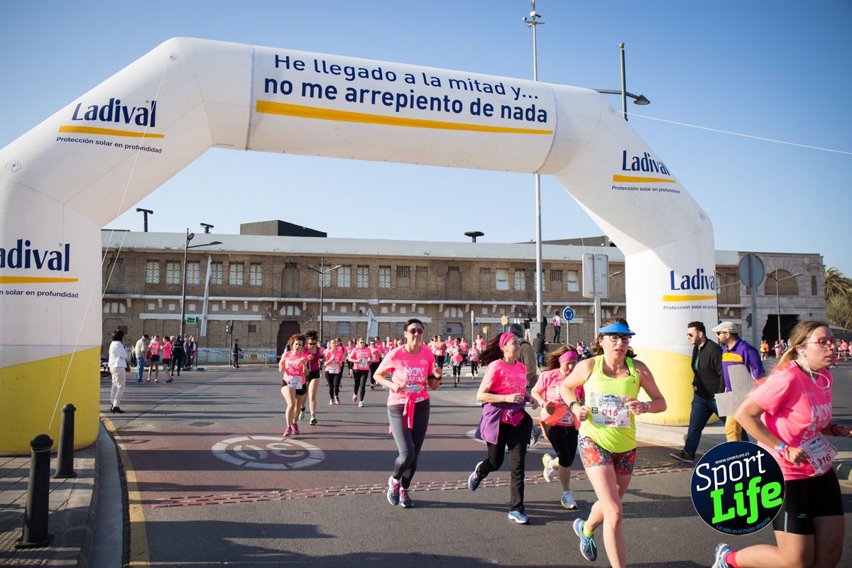 Los primeros momentos de la prueba de la Carrera de la Mujer de Valencia