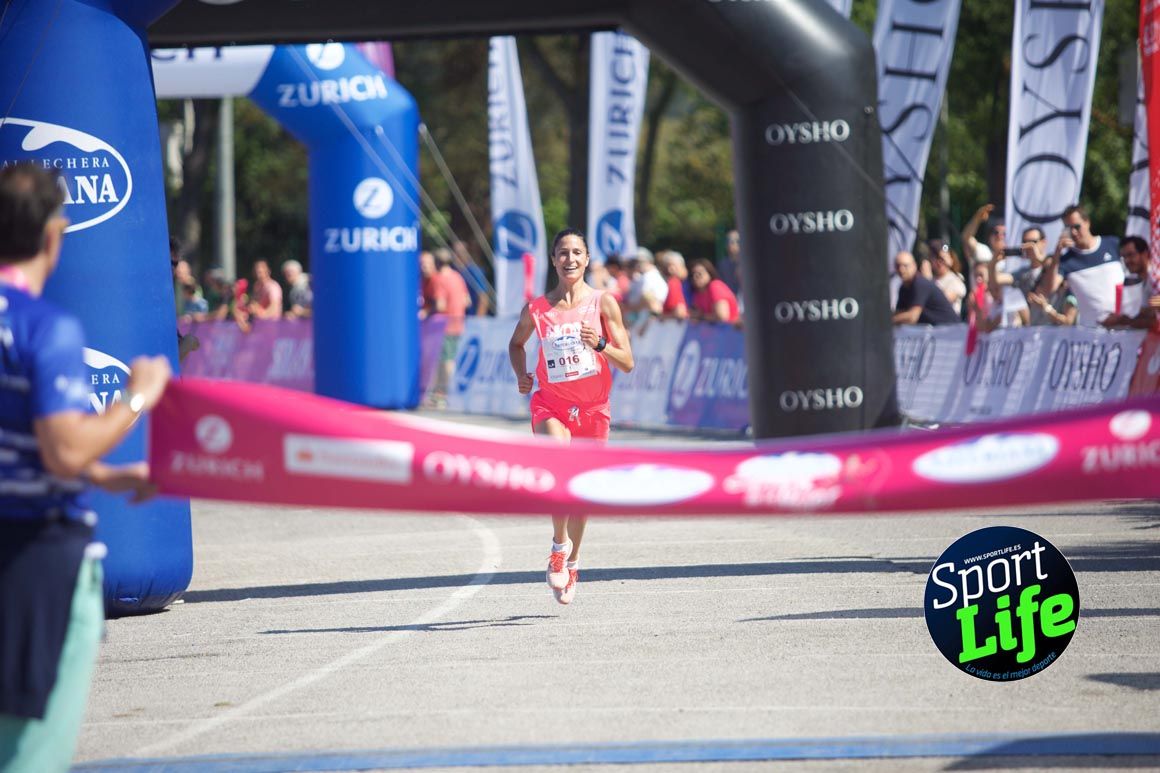 Carrera de la Mujer de Vitoria, primeras llegadas a meta y ambiente de carrera