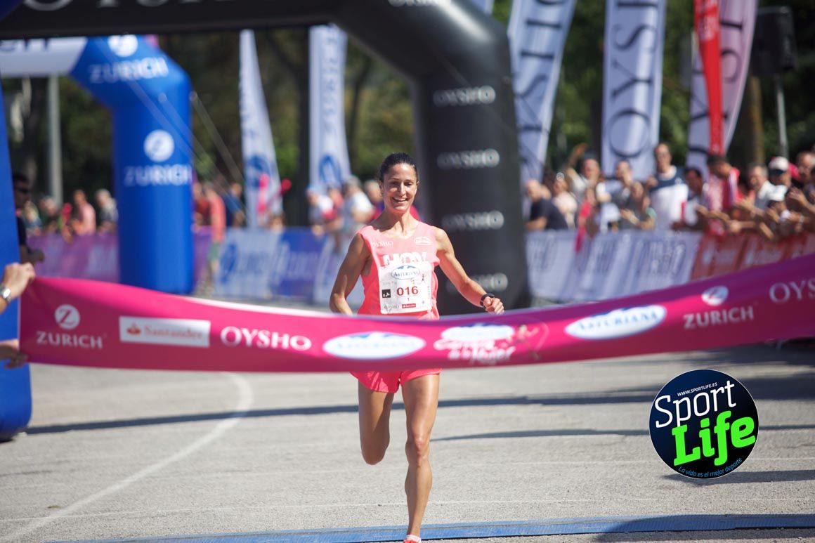 Carrera de la Mujer de Vitoria, primeras llegadas a meta y ambiente de carrera