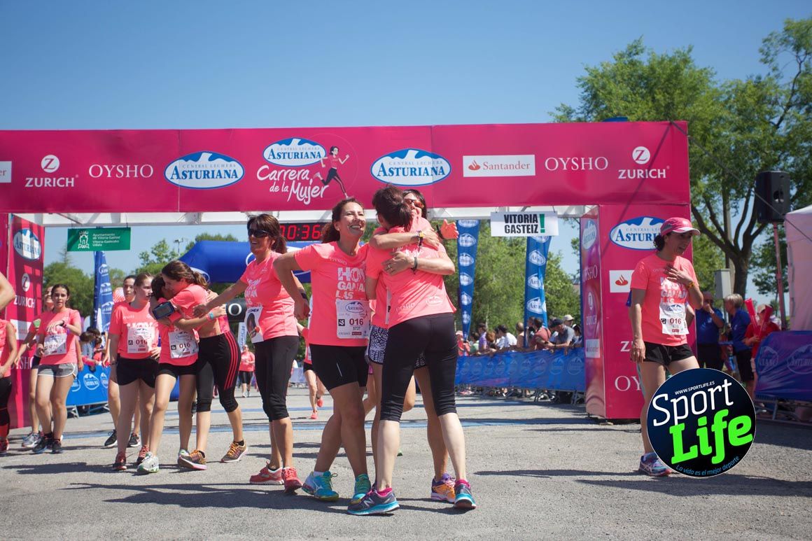 Carrera de la Mujer de Vitoria, primeras llegadas a meta y ambiente de carrera