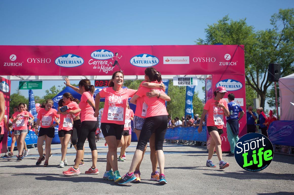 Carrera de la Mujer de Vitoria, primeras llegadas a meta y ambiente de carrera