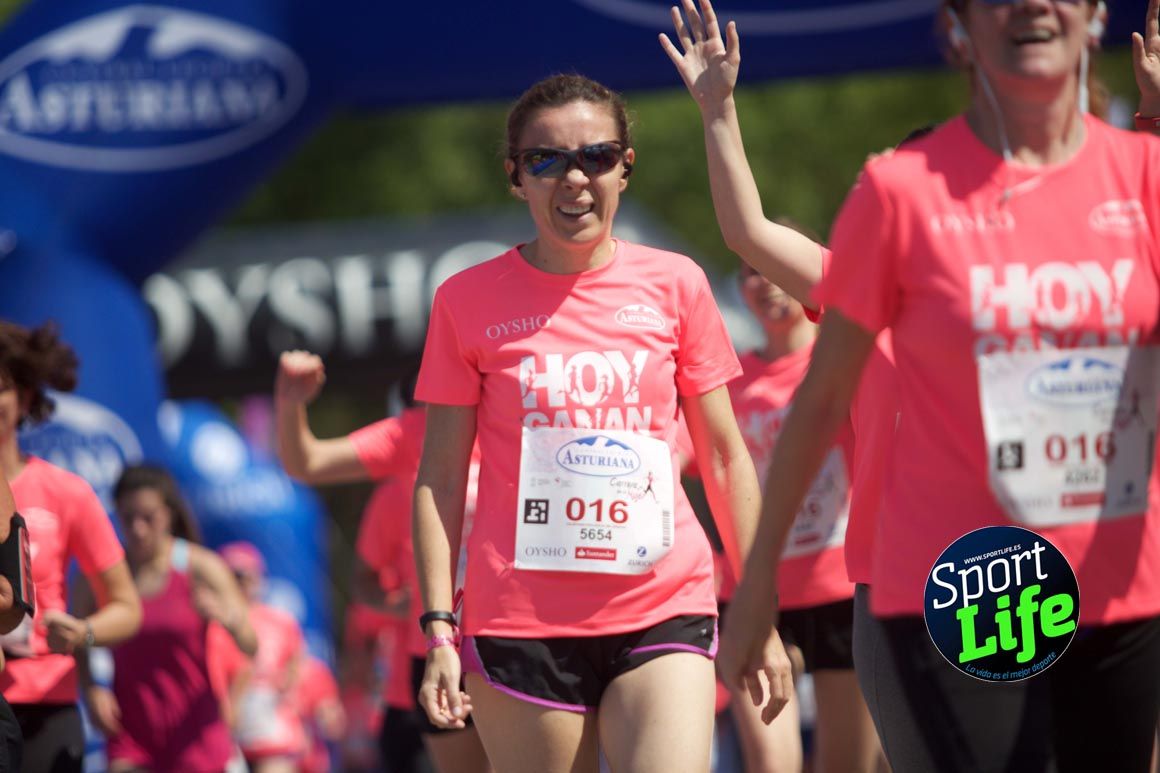 Carrera de la Mujer de Vitoria, primeras llegadas a meta y ambiente de carrera