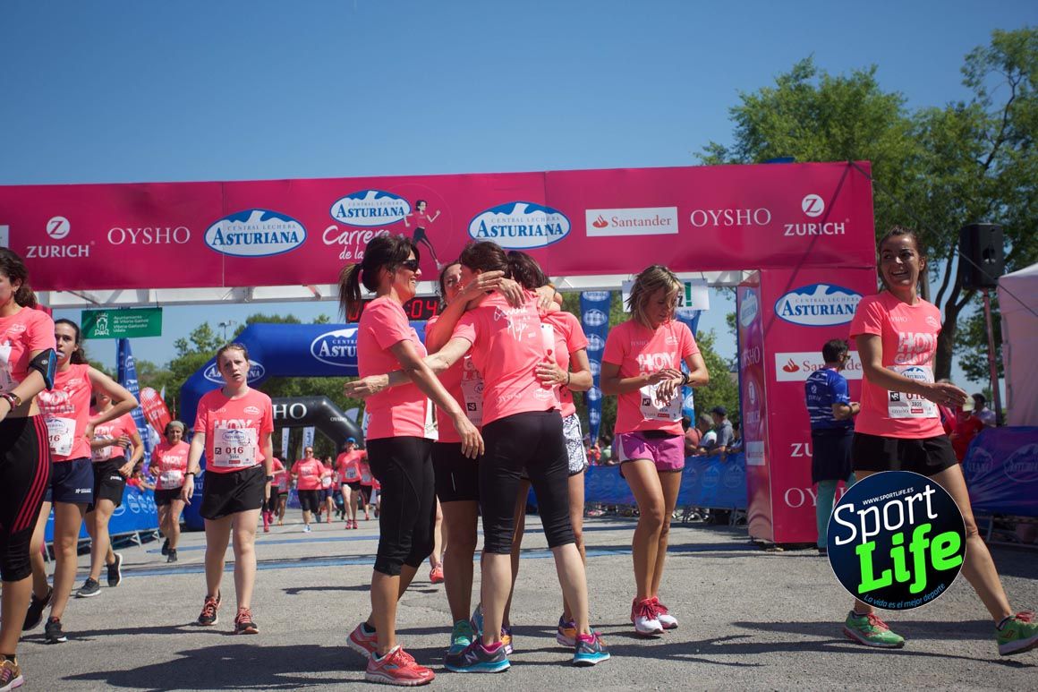 Carrera de la Mujer de Vitoria, primeras llegadas a meta y ambiente de carrera