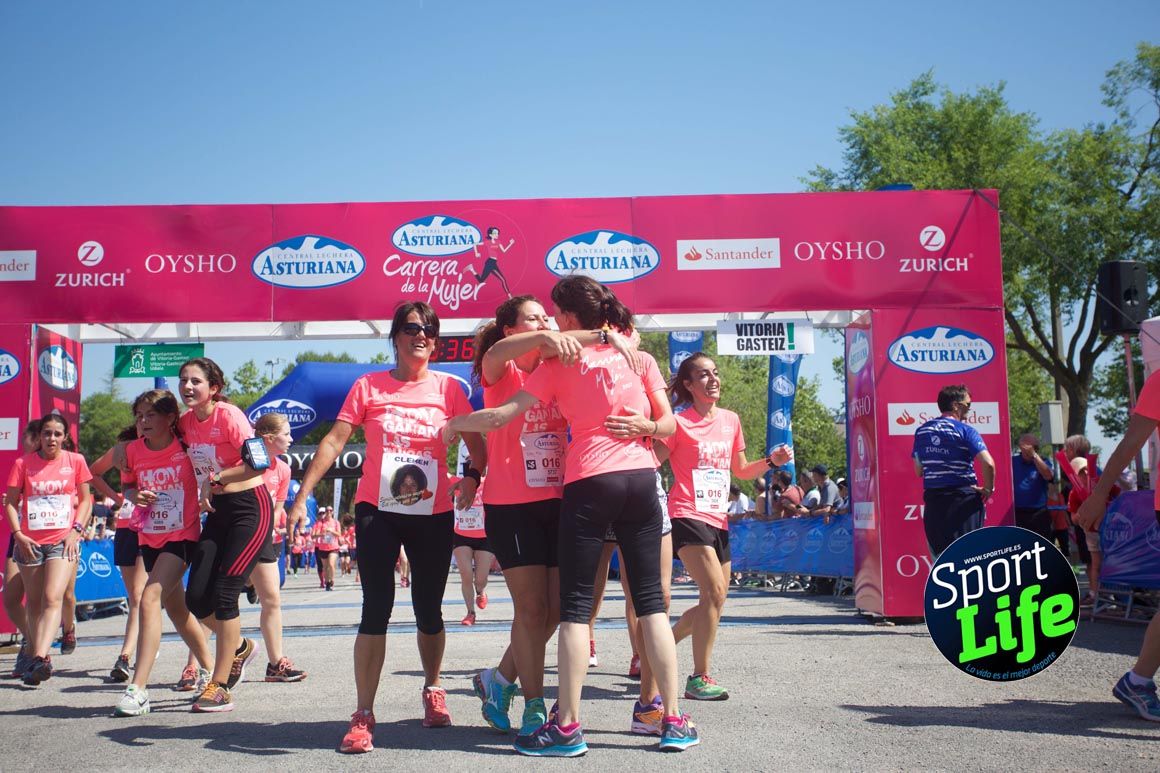 Carrera de la Mujer de Vitoria, primeras llegadas a meta y ambiente de carrera