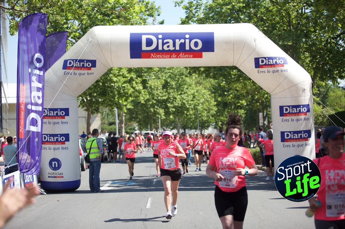 Carrera de la Mujer de Vitoria, primeras llegadas a meta y ambiente de carrera