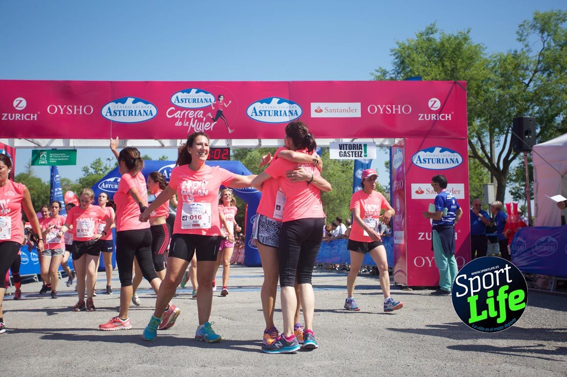 Carrera de la Mujer de Vitoria, primeras llegadas a meta y ambiente de carrera