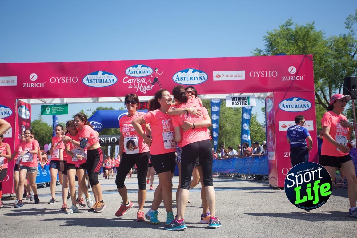 Carrera de la Mujer de Vitoria, primeras llegadas a meta y ambiente de carrera